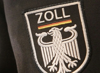 Frankfurter Flughafen: Zoll entdeckt lebende Schlangen in Reisekoffer