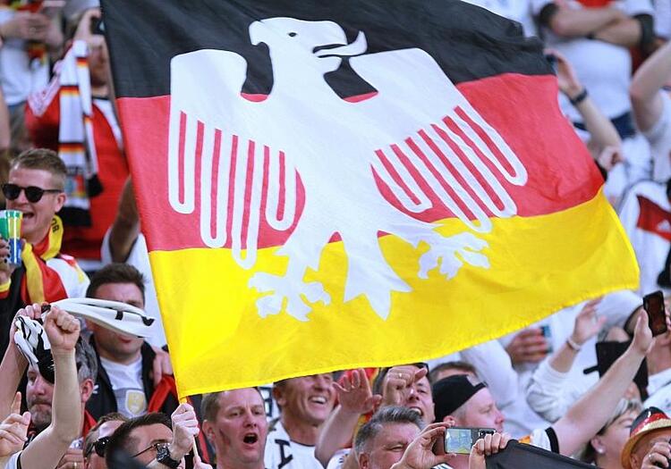 Klöckner reist zu DFB-Spiel nach New Jersey
