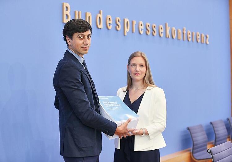 Neues Gutachten bescheinigt AfD Verfassungswidrigkeit