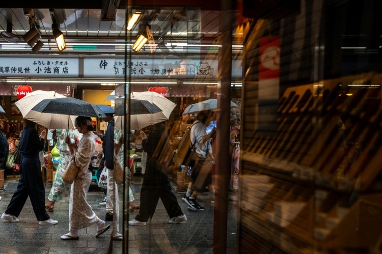 Zwei Stürme im Anmarsch: Mehr als hundert Flüge in Japan gestrichen