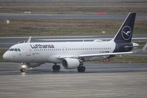 Spiegel zieht Meldung zu Kerosinmangel bei Lufthansa zurück