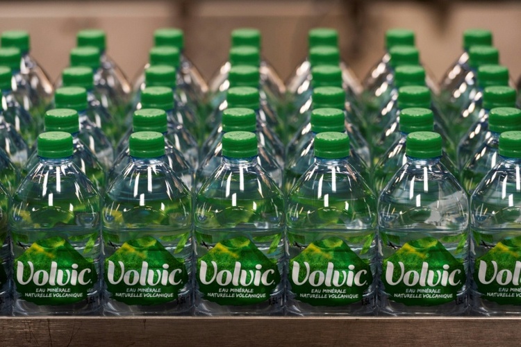 Volvic wegen irreführender Werbung in Frankreich verurteilt