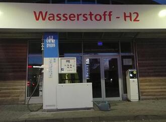 Schnieder sieht Fortschritte bei Wasserstoffnetz für Lkw