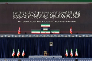 ''Rache''-Rufe und Tränen: Beginn der Trauerfeiern für Chamenei im Iran