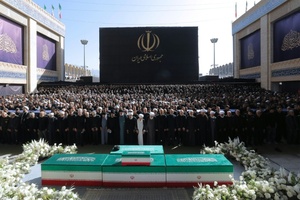 Zehntausende Iraner nehmen Abschied von Machthaber Ali Chamenei