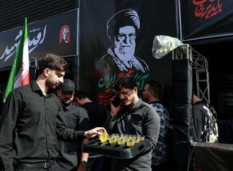 Zweiter Tag der Trauerfeiern im Iran: Gebete an Chameneis Sarg ohne Modschtaba