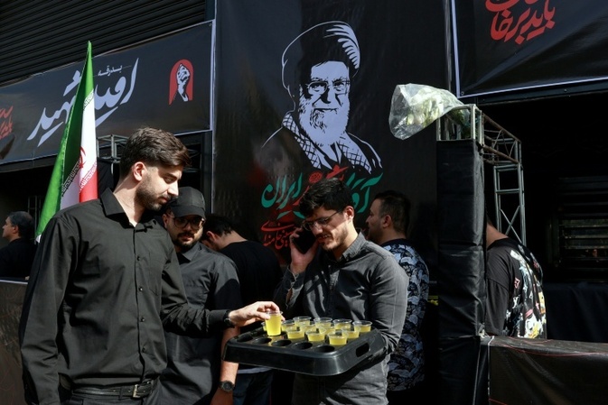 Trauerfeiern im Iran: Chameneis Sohn und Nachfolger fehlt auch am zweiten Tag