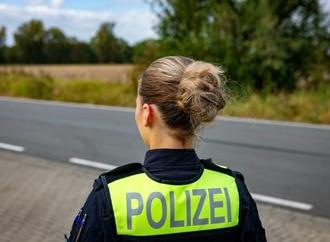 Frontalzusammenstoß von zwei Autos in Brandenburg: Drei Menschen tot