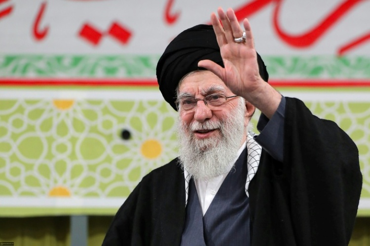 Iran: Menschen in Ghom nehmen Abschied von Chamenei