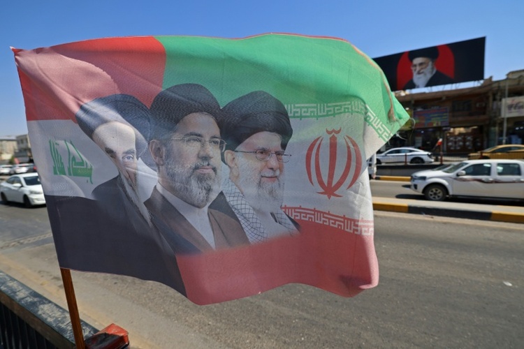 Getöteter iranischer Machthaber Chamenei wird in seiner Heimatstadt beigesetzt