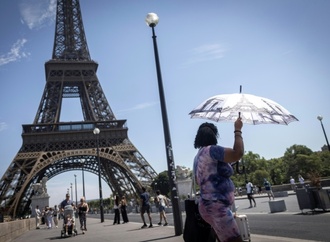 Pariser Touristenattraktionen wie der Eiffelturm schließen wegen Hitzewelle früher