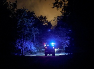 Feuer im Wald von Fontainebleau südlich von Paris - zwei Löschflugzeuge unterwegs