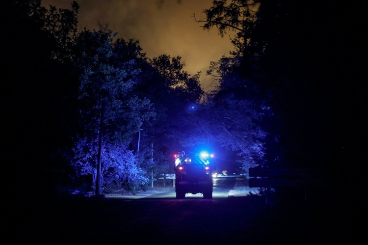 Feuer im Wald von Fontainebleau südlich von Paris - zwei Löschflugzeuge unterwegs