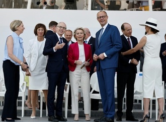 Merz bei großer Militärparade zum Nationalfeiertag in Paris