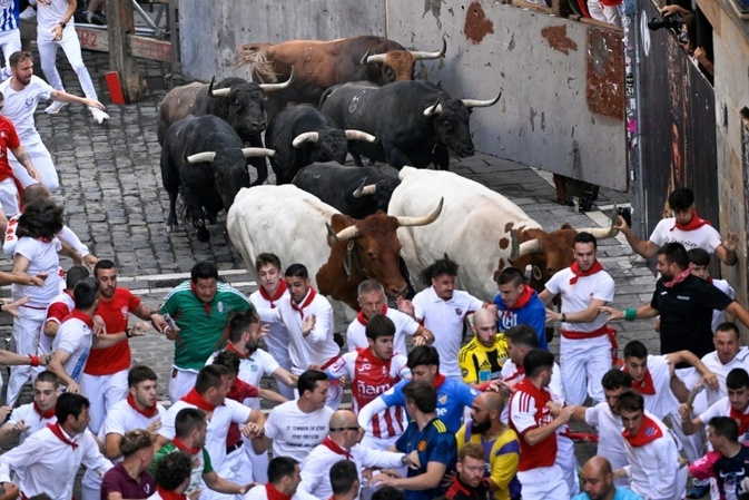 57 Verletzte bei diesjährigem Stiertreiben in Pamplona - Deutscher am Arm aufgespießt