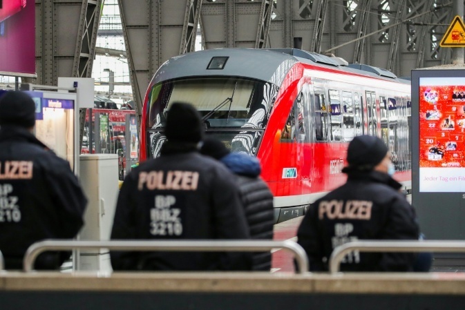 Nach Sturz von DB-Mitarbeiter aus fahrendem Zug: Haftbefehl abgelehnt