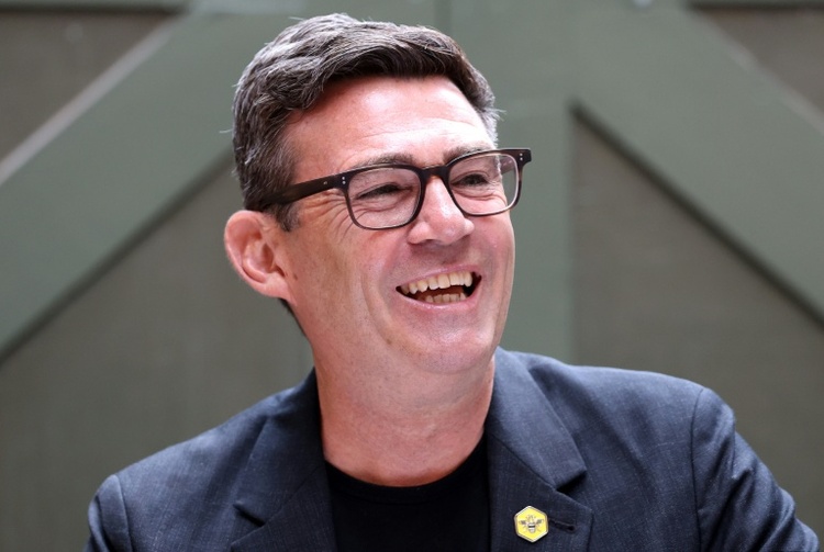 König Charles III. ernennt Labour-Chef Burnham zu neuem Premierminister