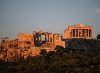 Athen: Mann greift Touristenpaar an der Akropolis mit Messer an