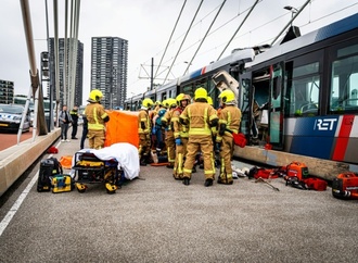 Zwei Straßenbahnen stoßen in Rotterdam zusammen: 15 Verletzte