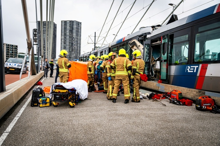Zwei Straßenbahnen stoßen in Rotterdam zusammen: 15 Verletzte