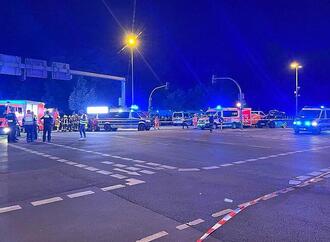 Auto fährt bei Berliner CSD in Menschenmenge - Mehrere Verletzte