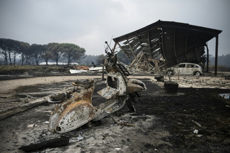 Behörden: Waldbrand in der französischen Gironde breitet sich weiter 
