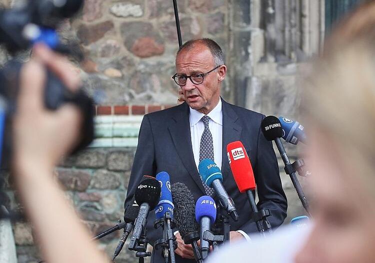 Merz mahnt nach CSD-Anschlag zu Besonnenheit