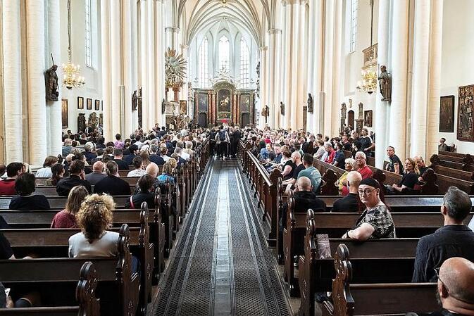 Mehrere Hundert bei Andacht nach CSD-Anschlag
