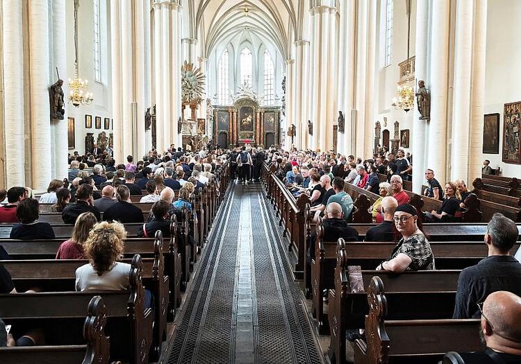 Mehrere Hundert bei Andacht nach CSD-Anschlag