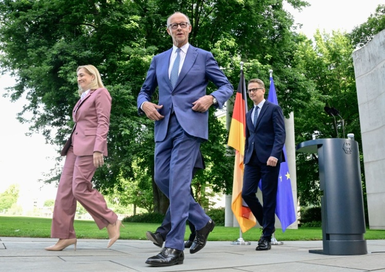 Steinmeier ernennt drei neue Minister - Unionsfraktion wählt Frei zum Chef
