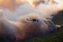 Hunderte Feuerwehrleute kämpfen bei starkem Wind gegen Waldbrände in Griechenland