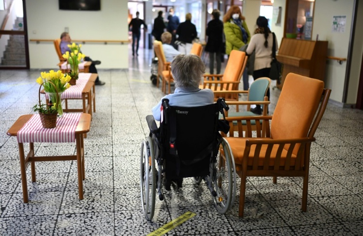 Pflege: Ost-Ministerpräsidenten erhalten Zuspruch für Kritik an geplanter Reform
