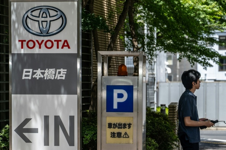 Schwacher Yen hilft: Toyota hebt Gewinnprognose an