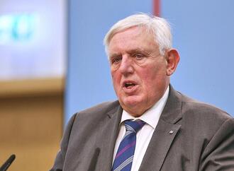 Laumann: Rentenreform vollständig umsetzen
