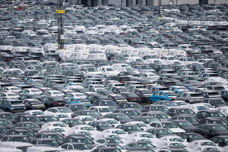 E-Auto-Boom setzt sich auch im Juli fort - Neuwagenmarkt weiter im Aufwärtstrend