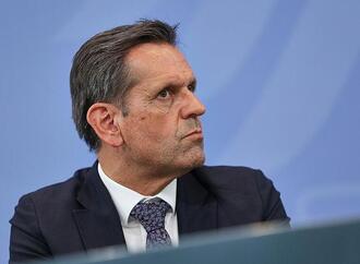 Lies offen für Verschiebung des Klimaziels