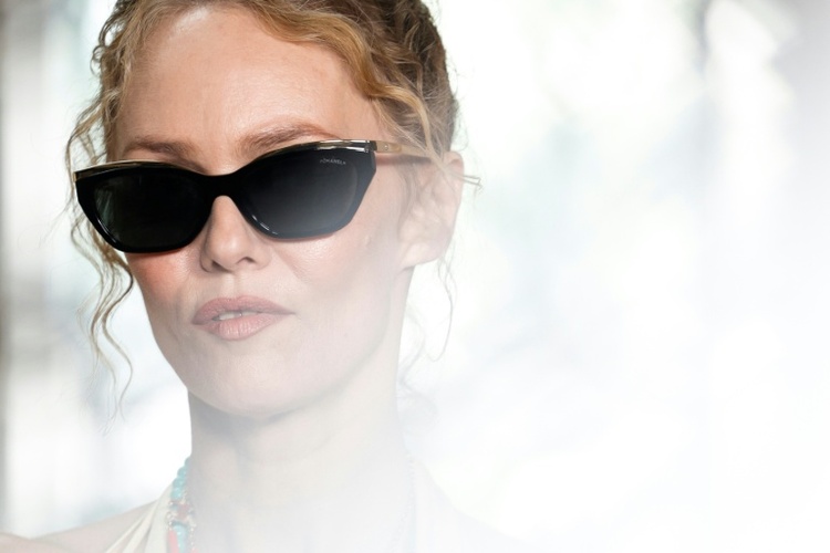 Französische Sängerin Vanessa Paradis gibt Trennung von Regisseur Benchetrit bekannt