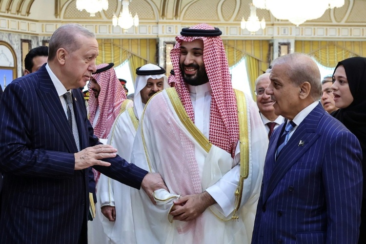 Saudi-Arabien, Türkei und Pakistan schließen inmitten von Iran-Krieg Verteidigungsabkommen