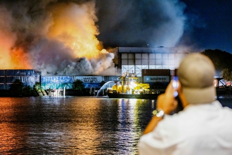 Brand in Recyclinganlage in Rotterdam