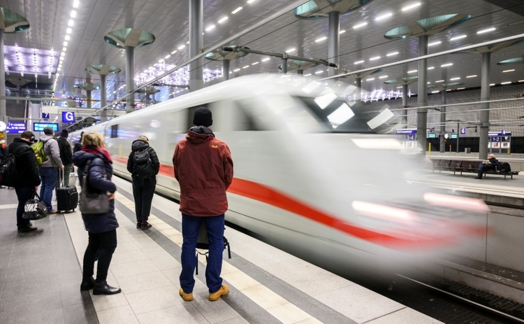Bericht: Trotz Sanierung nur jeder vierte Zug zwischen Hamburg und Berlin pünktlich