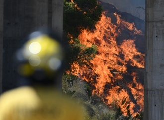 Kampf gegen neuen Waldbrand in Spanien - hunderte Feuerwehrleute und Soldaten im Einsatz