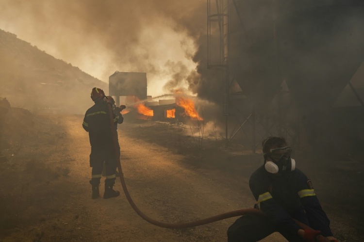 Feuerwehren in Südeuropa im Einsatz gegen Waldbrände
