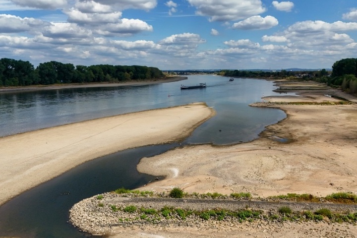 Folgen der Trockenheit: Flusspegel sinken weiter - Rheinpegel in Koblenz einstellig