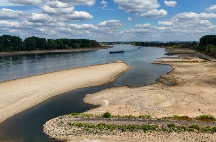 Folgen der Trockenheit: Flusspegel sinken weiter - Rheinpegel in Koblenz einstellig