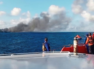 Mehr als 100 Passagiere vor erneutem Brand auf Fähre in Indonesien gerettet