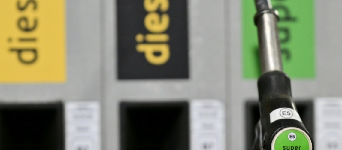 Greenpeace: Ölkonzerne machen im Juli Rekordübergewinne mit Sprit