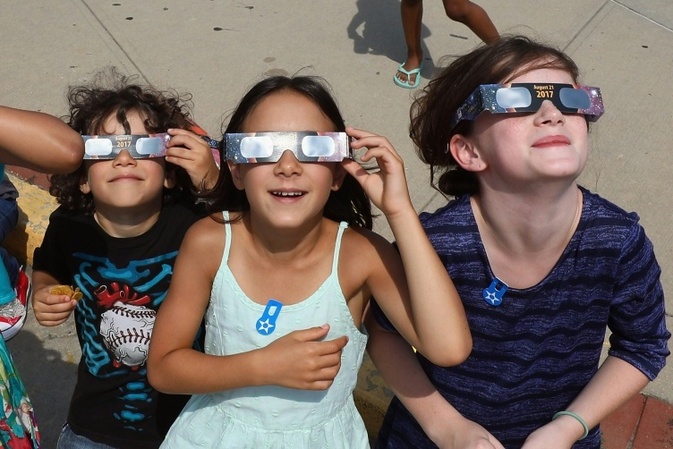 Hinfiebern auf knapp zwei Minuten Dunkelheit: Vorfreude auf die Sonnenfinsternis