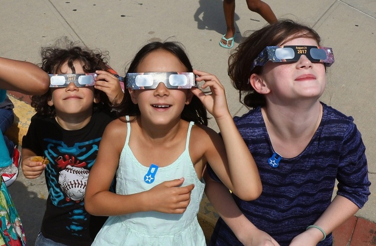 Hinfiebern auf knapp zwei Minuten Dunkelheit: Vorfreude auf die Sonnenfinsternis