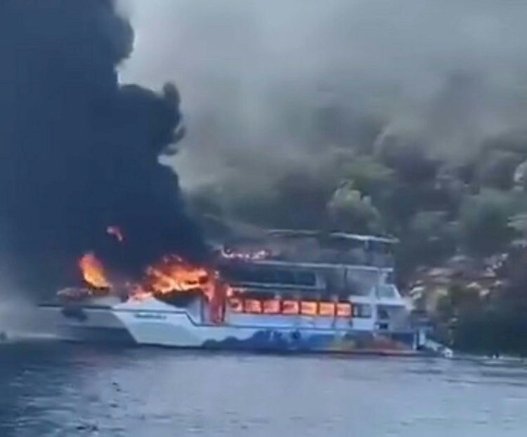 Elf Verletzte durch Rauchvergiftung bei Brand auf Ausflugsboot in der Türkei