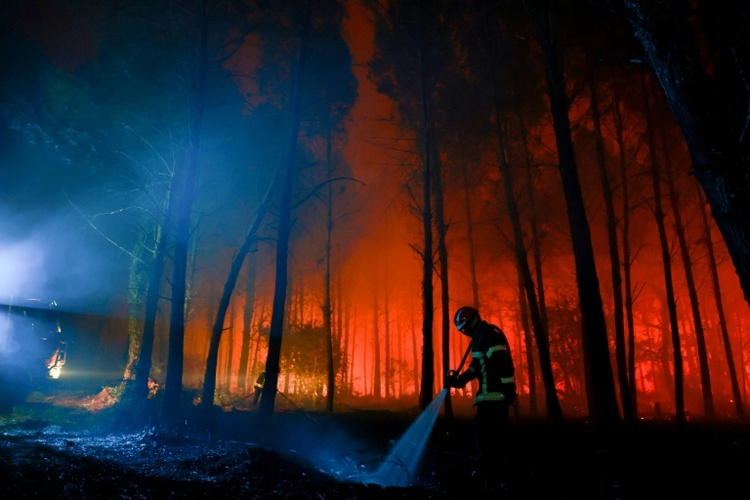 Waldbrand im Südwesten Frankreichs erfasst 1100 Hektar Land